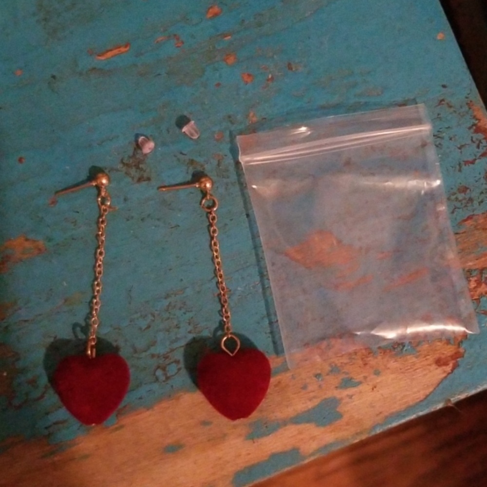 Brand new! Drop Heart Earings